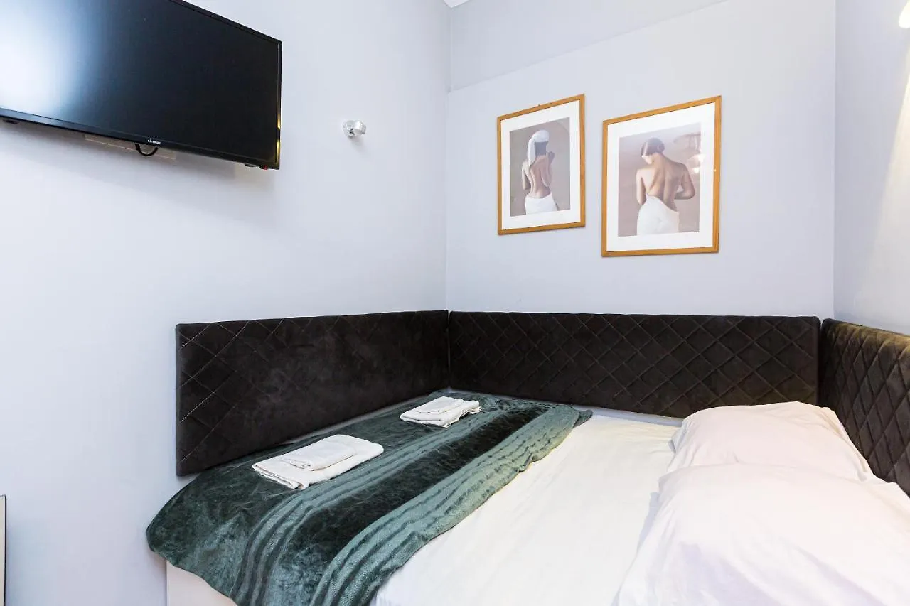Сучасна Квартира По Вул Дарії Гусяк 9 Біля Краківського Lviv Apartment